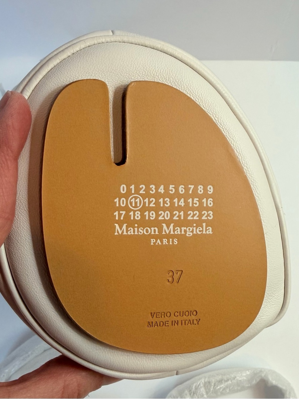 🤍MAISON MARGIELA🤍Tabi White Leather Bucket Bag - Picture 11 of 12